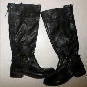 7.5M Gianni Bini Tall Leather Zippered Black Boots